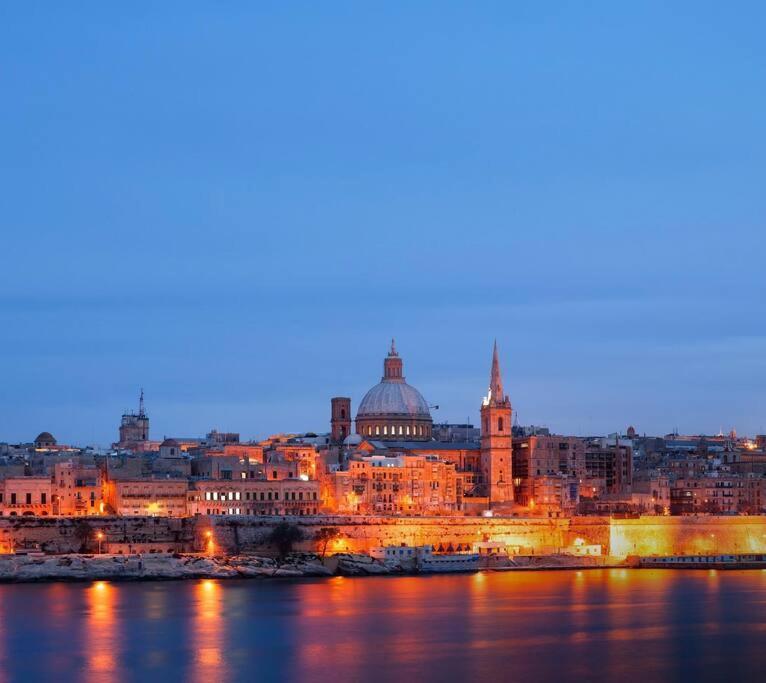 Penthouse -Centre Of Sliema - Best View In Malta Buitenkant foto