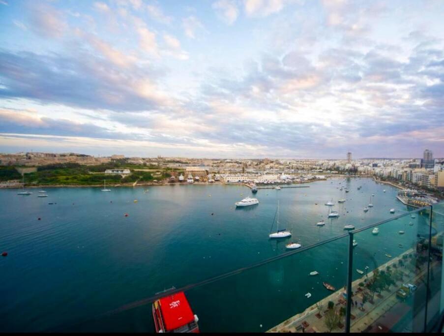 Penthouse -Centre Of Sliema - Best View In Malta Buitenkant foto