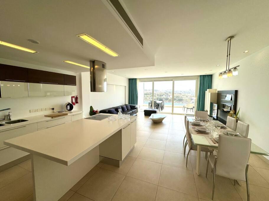 Penthouse -Centre Of Sliema - Best View In Malta Buitenkant foto